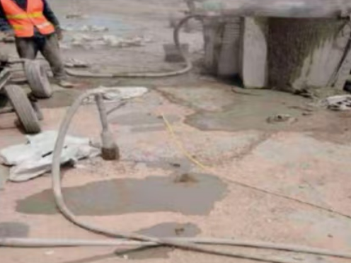 仙游水泥混凝土路面板底注浆技术 路面脱空注浆整治方案